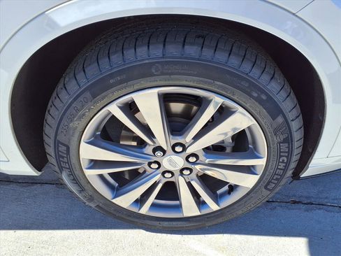 Certified 2023 Cadillac XT6 Premium Luxury image 7