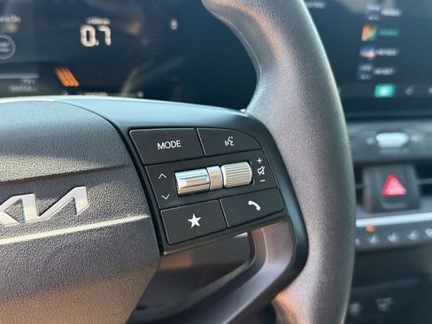 Used 2025 Kia K4 FWD image 17