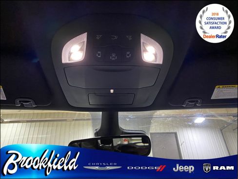 Used 2023 Chrysler Pacifica Touring image 30