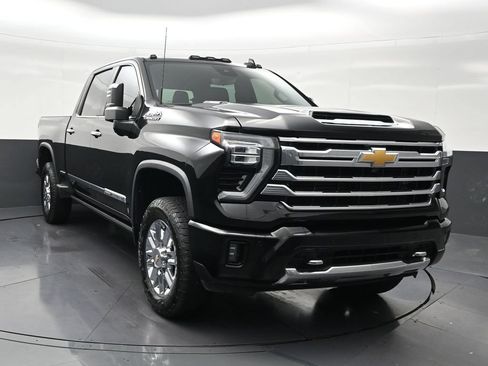 Used 2024 Chevrolet Silverado 2500 High Country w/ High Country Premium Package AWD/4WD image 8
