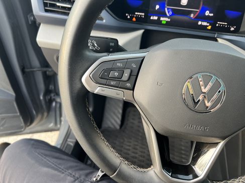 Certified 2023 Volkswagen Taos SE w/ Panoramic Sunroof Package FWD image 17