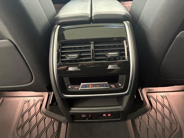 Used 2025 BMW X5 xDrive50e AWD/4WD image 19