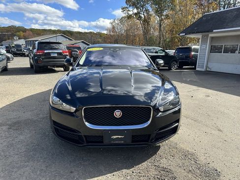 Used 2018 Jaguar XE Premium image 2