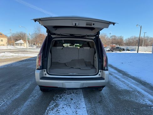 Used 2015 Cadillac Escalade Luxury image 8