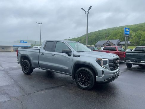 Used 2023 GMC Sierra 1500 Elevation AWD/4WD image 1