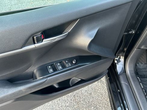 Used 2018 Toyota Camry L image 13