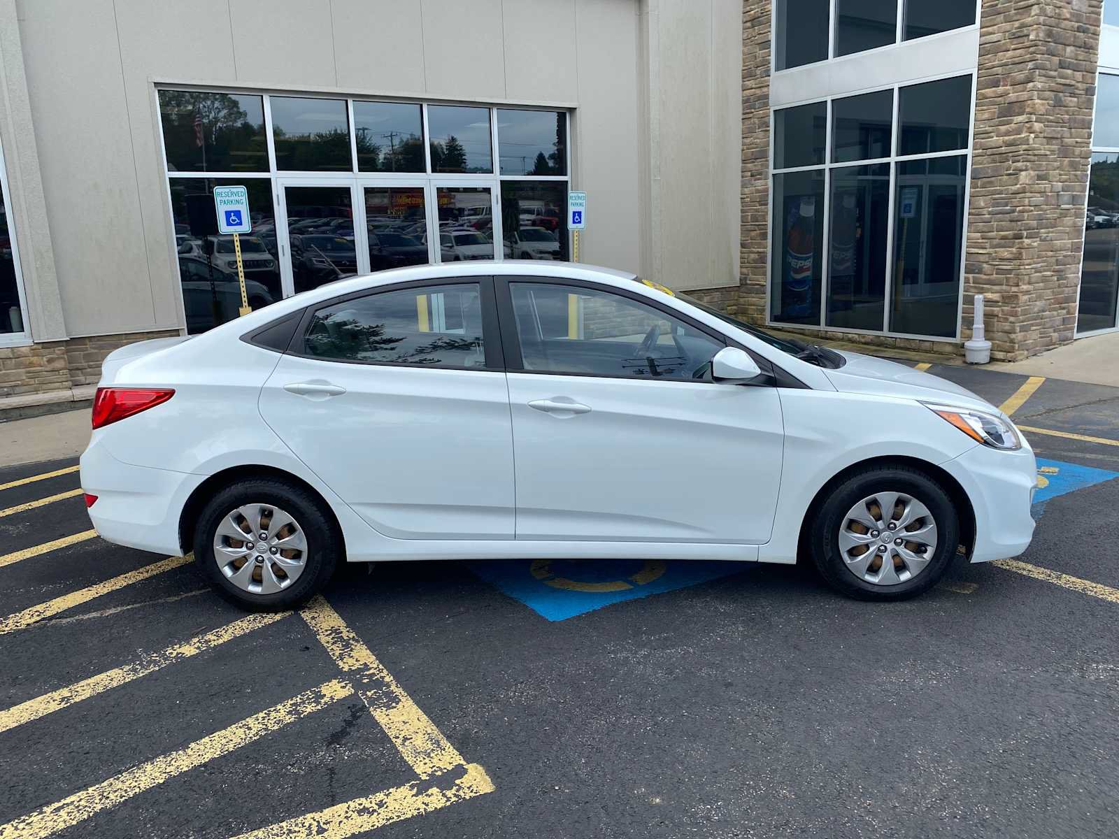 Used 2016 Hyundai Accent SE FWD image 14