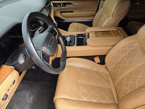 Used 2022 Jeep Grand Wagoneer Series III w/ Flexible Seating Group image 8