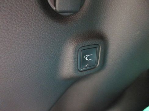 Used 2023 Jeep Compass Latitude w/ Convenience Group AWD/4WD image 34