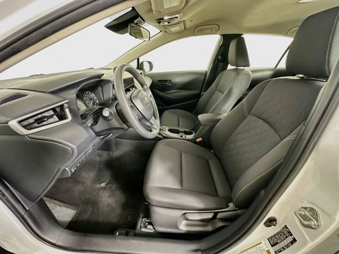 Used 2025 Toyota Corolla LE w/ Convenience Package FWD image 13