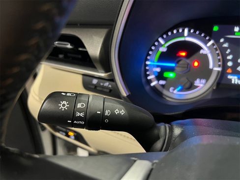 Used 2023 Toyota Highlander XLE image 39