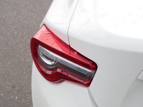Used 2017 Toyota 86 RWD image 16