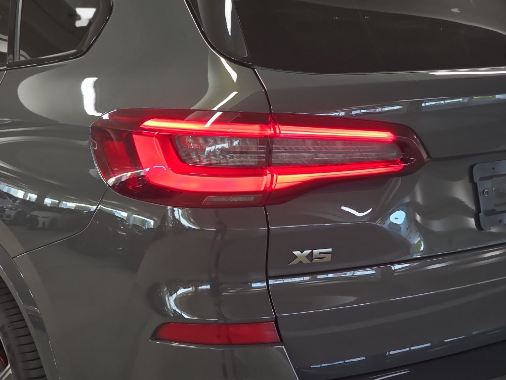 Used 2021 BMW X5 M50i AWD/4WD image 33