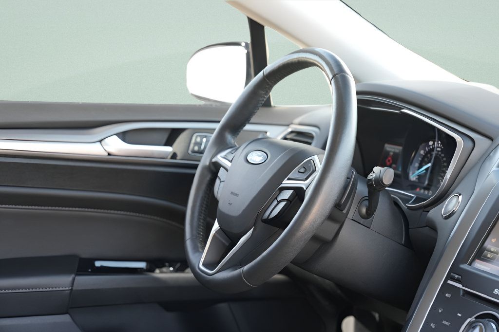 Used 2015 Ford Fusion Titanium FWD image 12