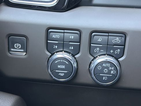 Used 2024 GMC Sierra 1500 Denali image 16