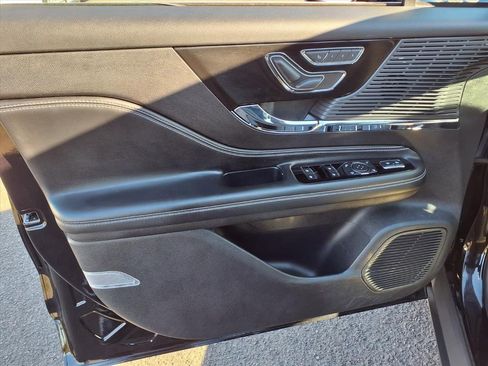 Used 2022 Lincoln Corsair AWD w/ Premium Package image 11