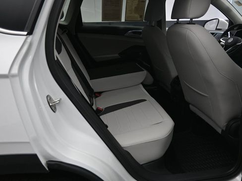 Used 2025 Volkswagen Taos SE image 24