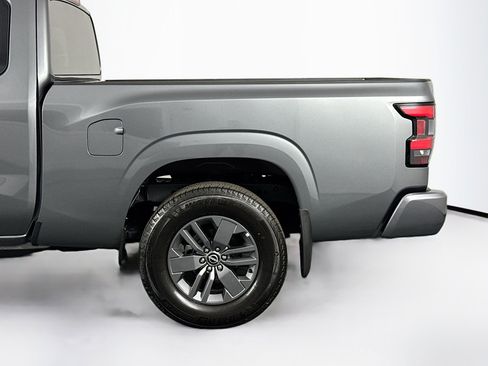 Used 2025 Nissan Frontier SV image 41