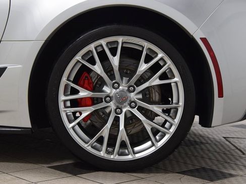 Used 2015 Chevrolet Corvette Z06 w/ 3LZ Preferred Equipment Group image 29