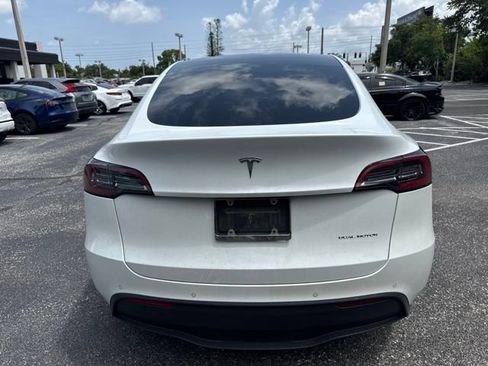 Used 2022 Tesla Model Y Long Range AWD/4WD image 5