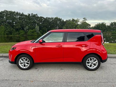 Used 2025 Kia Soul LX w/ LX Technology Package FWD image 4