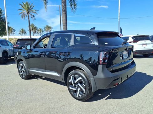 Certified 2025 Nissan Kicks SV w/ Charging Package image 10