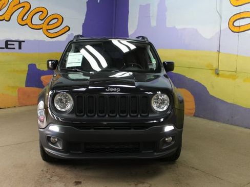 Used 2018 Jeep Renegade Latitude w/ Cold Weather Group AWD/4WD image 6
