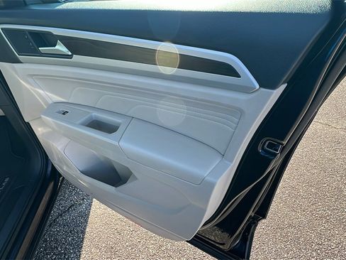 Used 2022 Volkswagen Atlas SE image 16