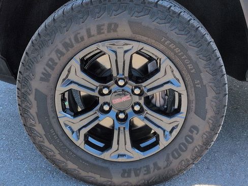 Used 2025 GMC Canyon Elevation w/ Technology Package RWD image 11
