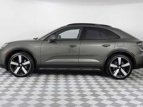 Used 2025 Porsche Macan 4 Electric image 2