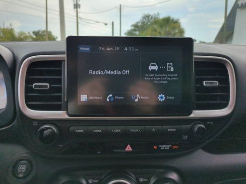 Used 2025 Hyundai Venue SEL FWD image 18