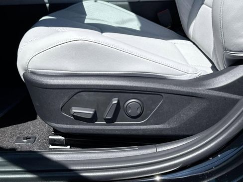 New 2025 Hyundai Elantra Limited image 14