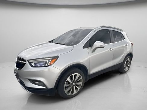 Used 2018 Buick Encore Essence image 2