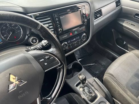 Used 2016 Mitsubishi Outlander SE AWD/4WD image 21
