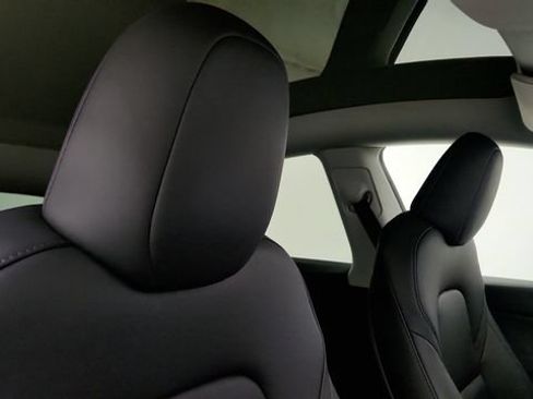 Used 2024 Tesla Model Y 2WD image 34