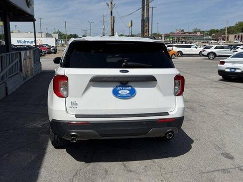 Used 2022 Ford Explorer XLT w/ Equipment Group 202A RWD image 2