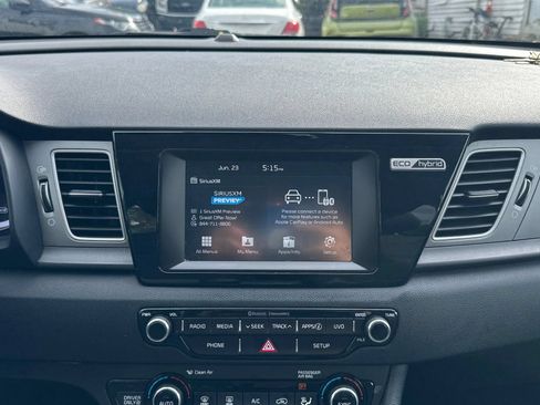 Used 2017 Kia Niro FE FWD image 16