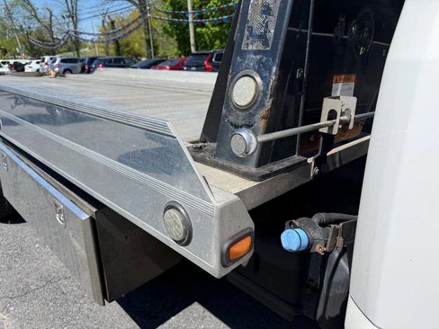 Used 2019 Ford F550 4x4 Regular Cab Super Duty image 16