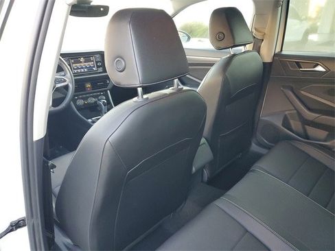 Certified 2023 Volkswagen Jetta SE w/ Panoramic Sunroof Package image 10