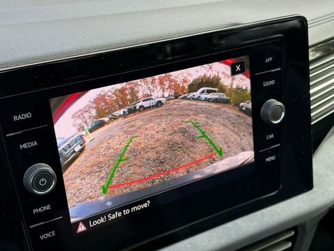 Used 2025 Volkswagen Jetta SE image 17