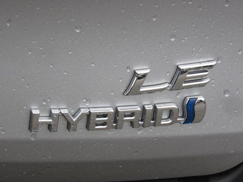 Used 2024 Toyota Sienna LE AWD/4WD image 8