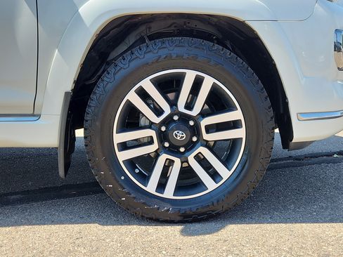 Used 2018 Toyota 4Runner Limited AWD/4WD image 17