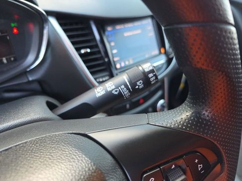Used 2022 Chevrolet Trax LT FWD image 12