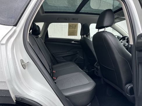 Used 2025 Volkswagen Taos SE image 21