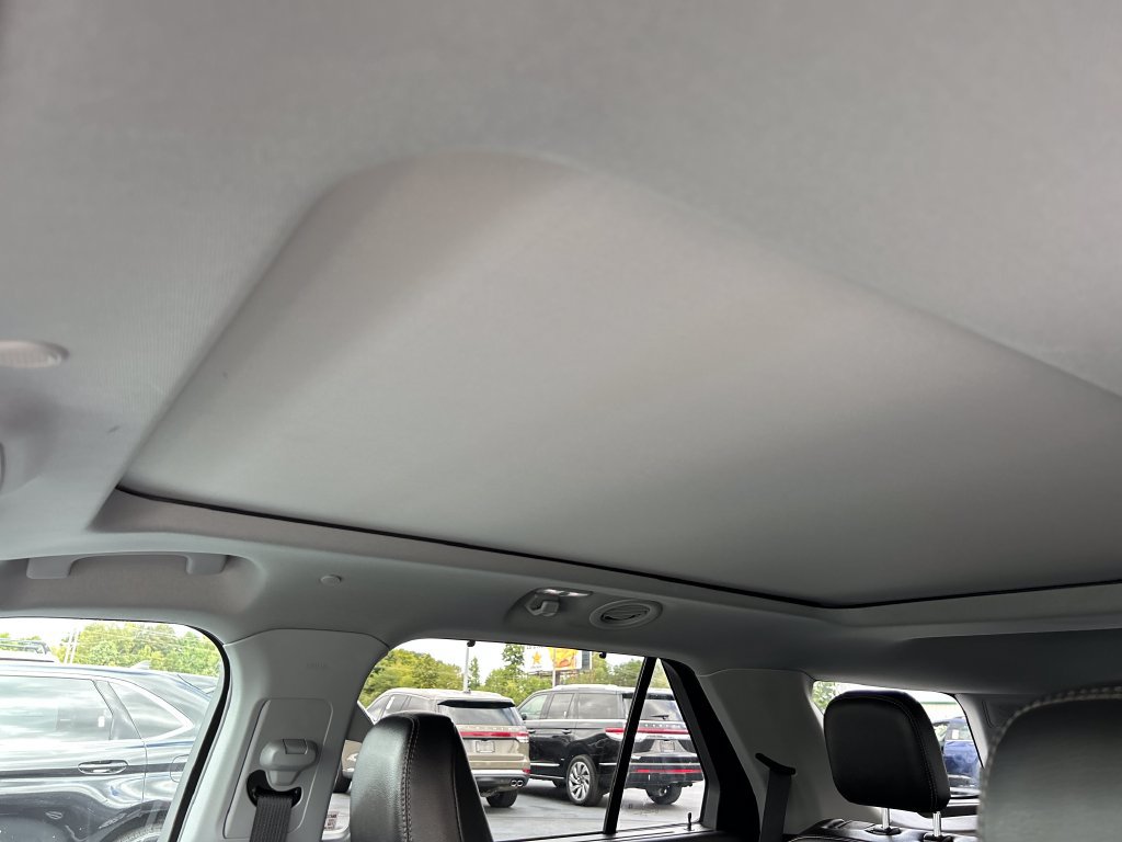 Used 2022 Ford Explorer Limited AWD/4WD image 24