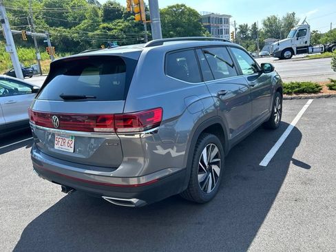 Used 2025 Volkswagen Atlas SE AWD/4WD image 3