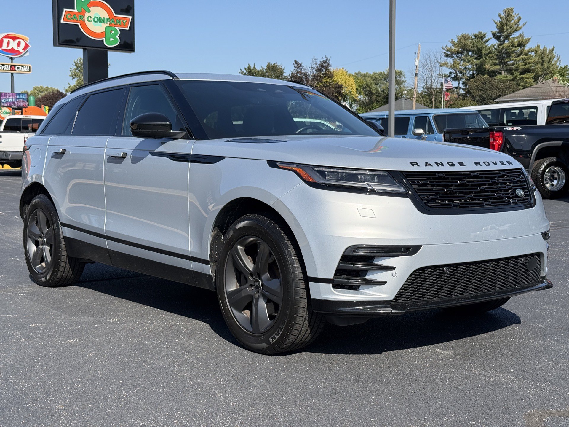 Used 2025 Land Rover Range Rover Velar Dynamic SE AWD/4WD image 2