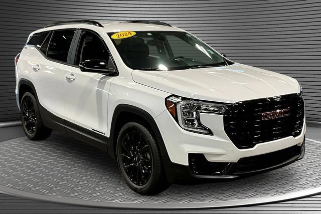 Certified 2024 GMC Terrain SLE w/ Driver Convenience Package FWD image 3