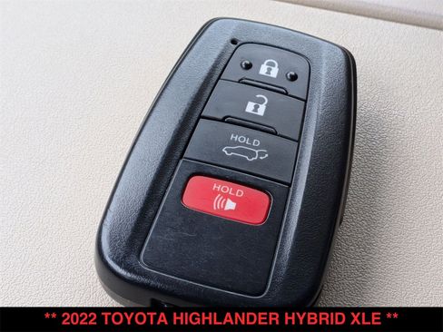 Used 2022 Toyota Highlander XLE image 30