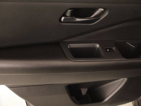 Used 2025 Nissan Pathfinder SV FWD image 17